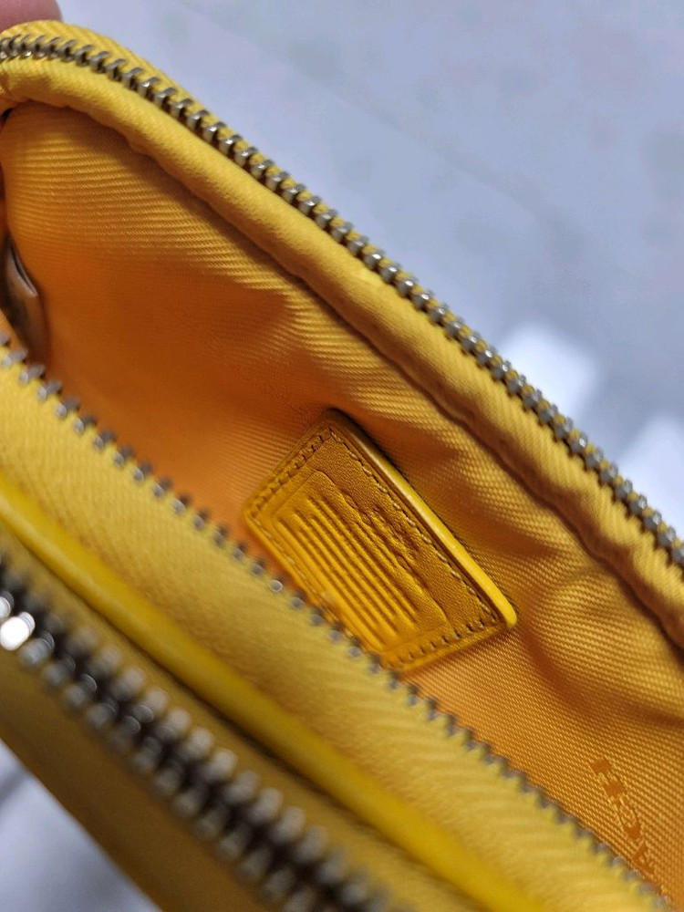 코치 미니백 노랑--5