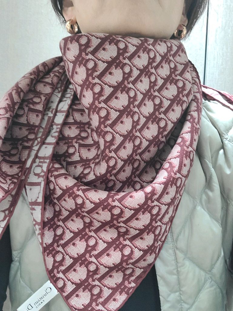 디올 오블리크 패턴 스카프 이미지