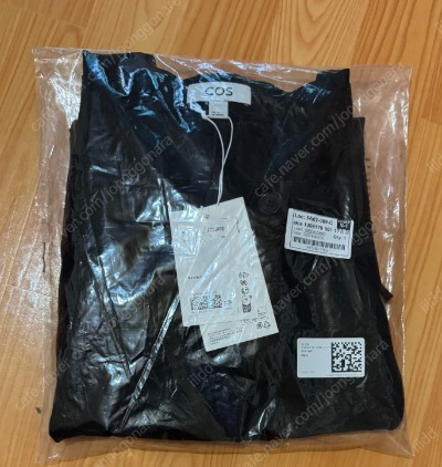 <택있음>COS애시메트릭 플루이드 미디스커트/34--1