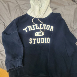 트릴리온 스튜디오 네이비 후드티 L사이즈