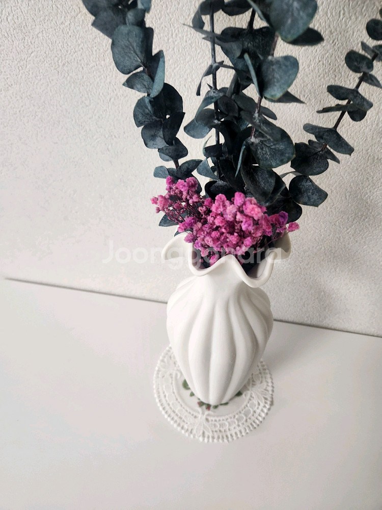 새상품)생화 프리저브드플라워 유칼립투스 고급도자기화병 조화 아님--2