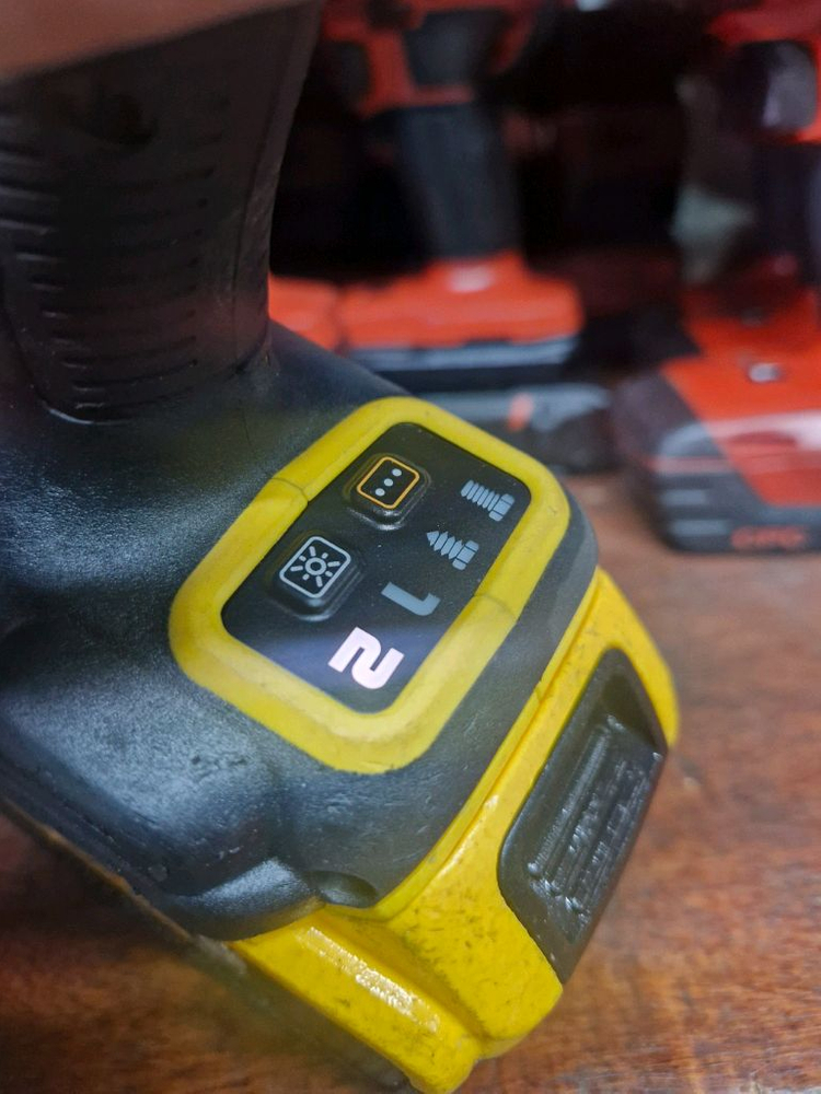 디월트충전임팩렌치 DCF922 미드토크 속도조절 디월트충전임팩 A급--2