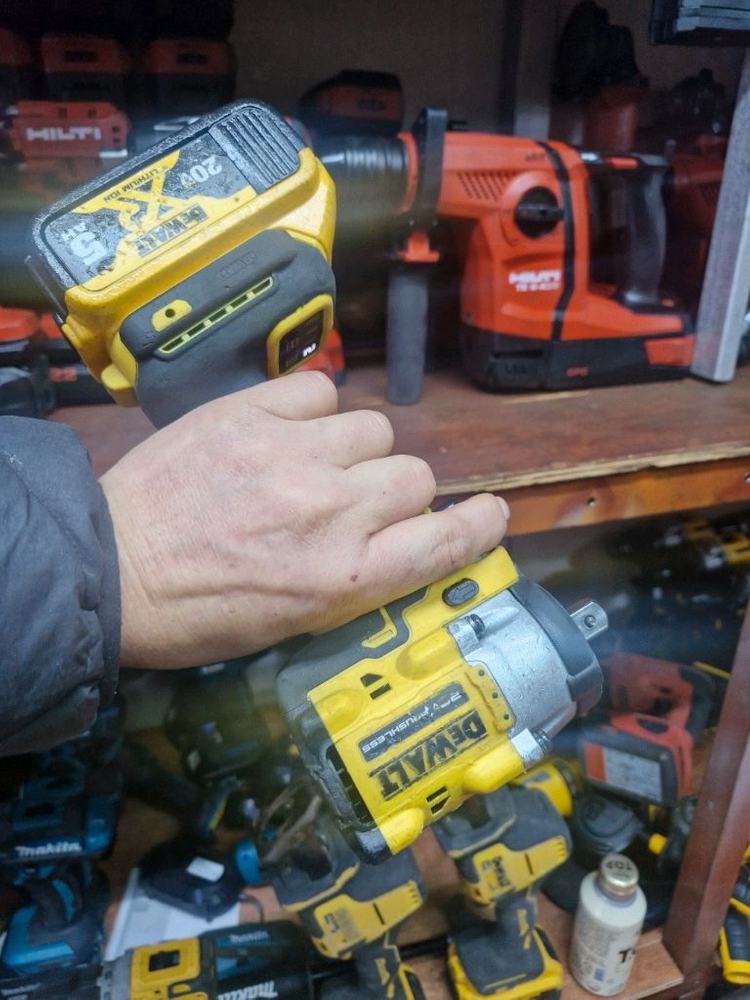 디월트충전임팩렌치 DCF922 미드토크 속도조절 디월트충전임팩 A급--4