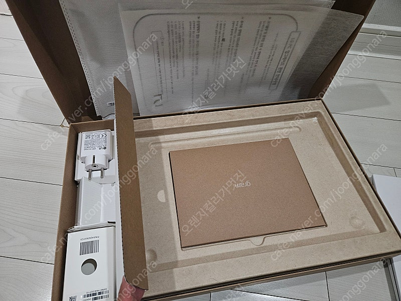 엘지 그램 15인치 노트북 팝니다. (99만) 울트라5 / 램 16g / 용량 256gb+1TB / 1.29kg--9