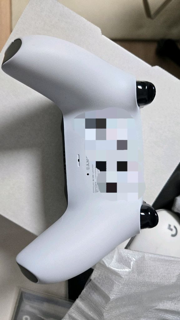 ps5콜라보 qwer 친필 싸인 듀얼센스 및 포카 판매합니다--4