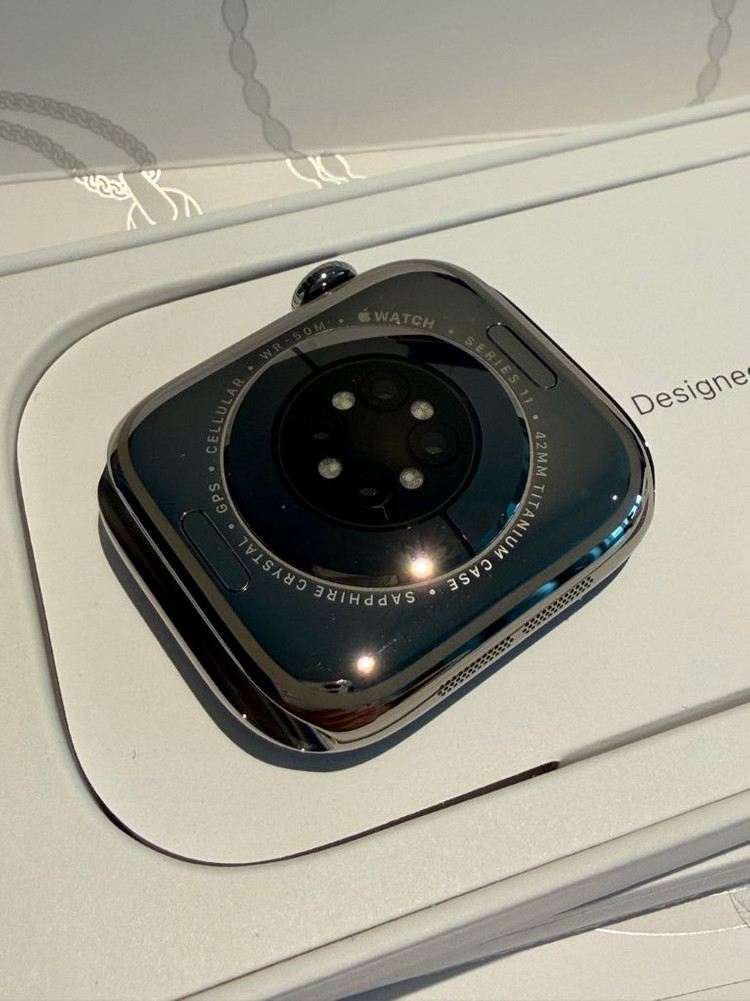 애플워치11 42mm 네추럴 티타늄 밀레니즈루프 새상품 팝니다.--3