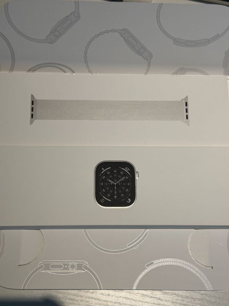 애플워치11 42mm 네추럴 티타늄 밀레니즈루프 새상품 팝니다.--7