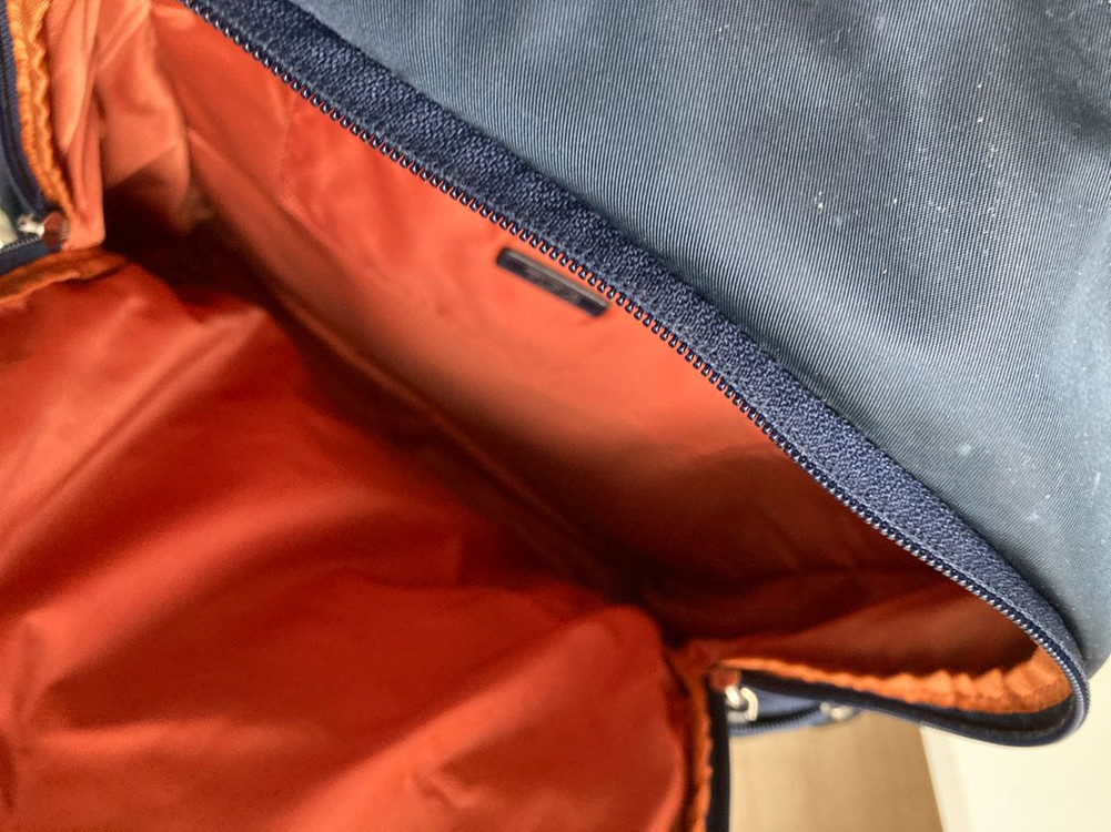 투미 TUMI 랩톱 맥북 15-16인치 수납가능 백팩 남색꽤 많은 것들이 들어가고 맨 뒤에 쿠션있는 랩톱 칸이 따로 이미지