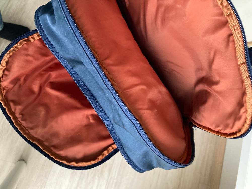 투미 TUMI 랩톱 맥북 15-16인치 수납가능 백팩 남색꽤 많은 것들이 들어가고 맨 뒤에 쿠션있는 랩톱 칸이 따로 이미지