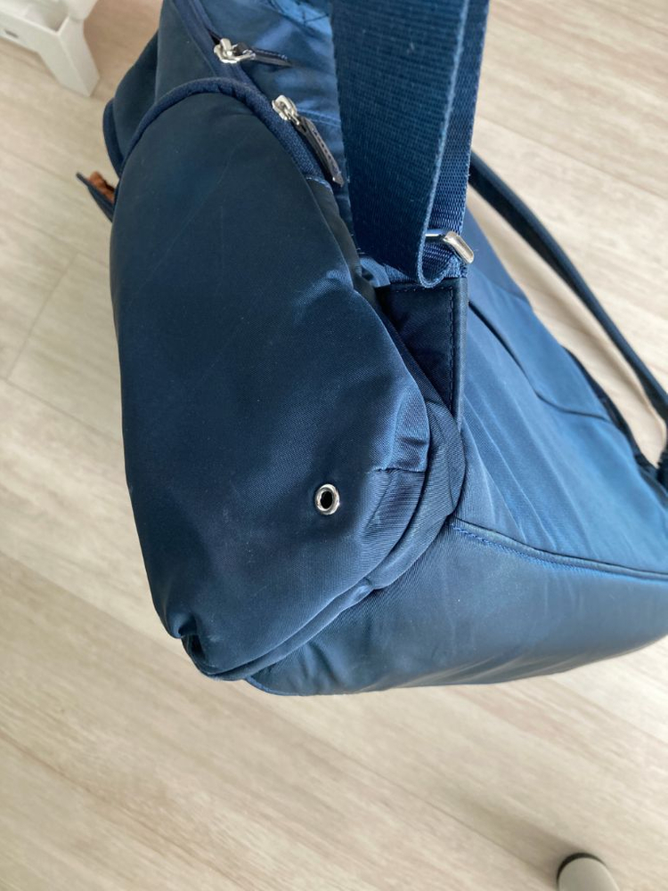 투미 TUMI 랩톱 맥북 15-16인치 수납가능 백팩 남색꽤 많은 것들이 들어가고 맨 뒤에 쿠션있는 랩톱 칸이 따로 이미지