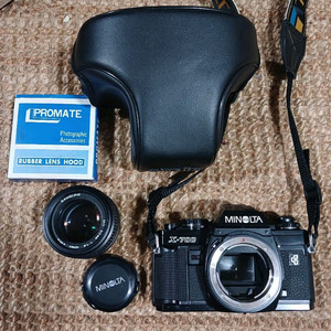 미놀타 X-700 카메라에 삼성 렌즈까지 드리는 세트 상품입니다. 카메라 보관에 용이한 가죽 케이스