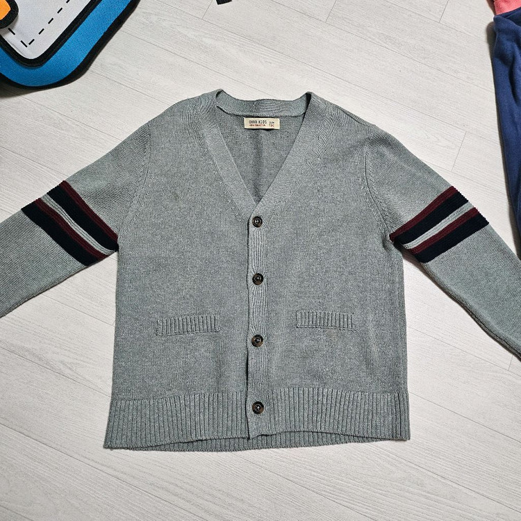 아동 130호 긴팔 가디건 일괄 팝니다.--2