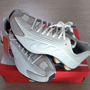 나이키 샥스r4 프리미엄 레더 275사이즈 새제품 12만원