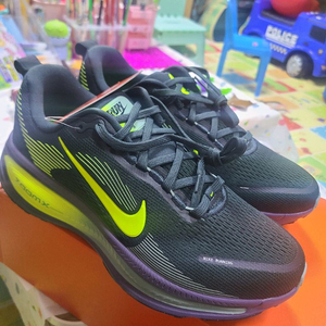 나이키 런닝화 보메로18 275 새상품