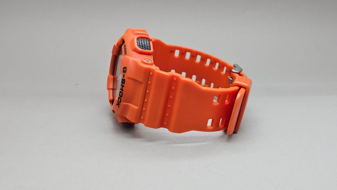 카시오 지샥 GA-110MR 오렌지 검판 이미지