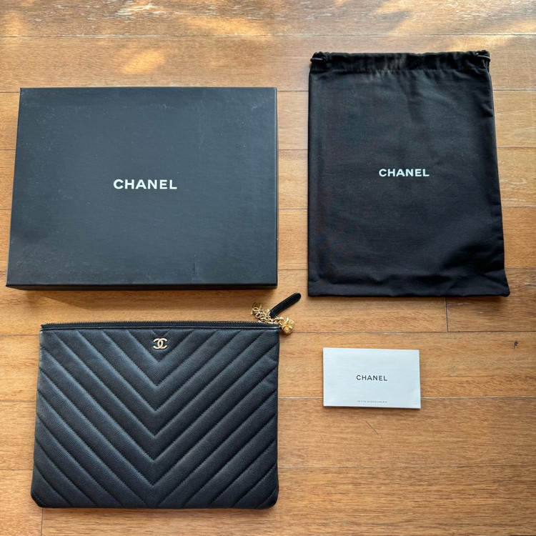 샤넬 쉐브론 클러치 뉴미듐--0