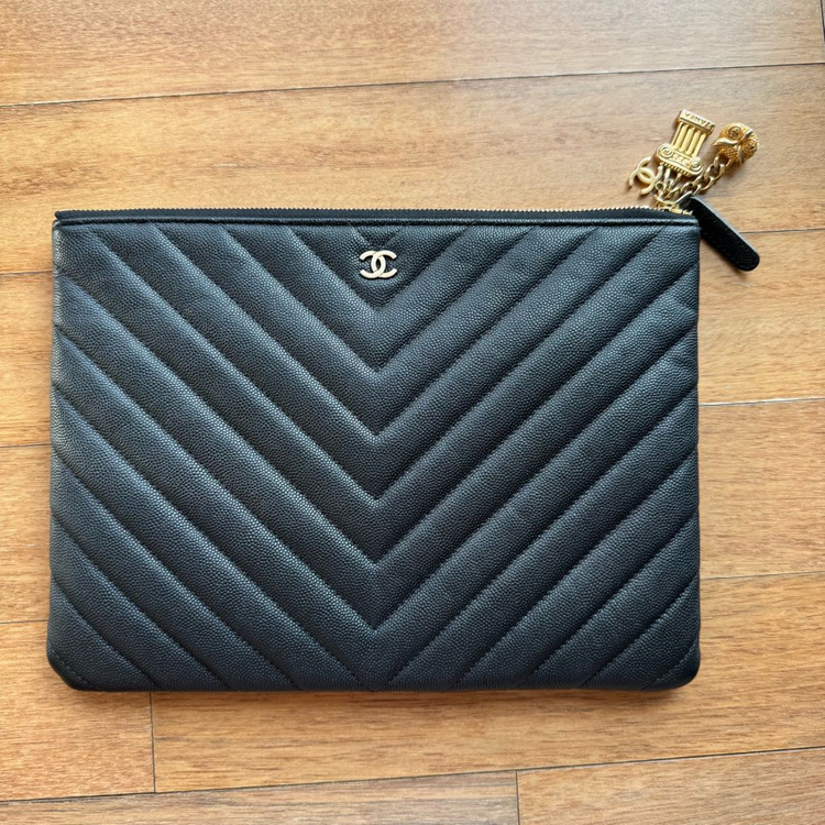 샤넬 쉐브론 클러치 뉴미듐--1