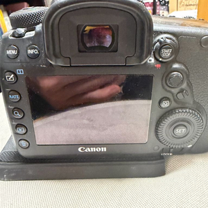 캐논 EOS 5D Mark IV + 24-70mm 렌즈 이미지