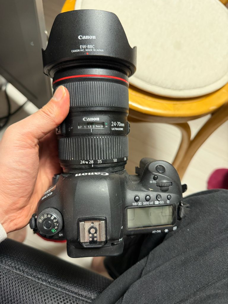 캐논 EOS 5D Mark IV + 24-70mm 렌즈 이미지