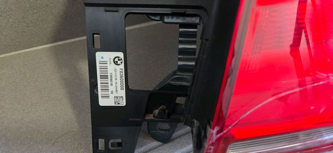 BMW 118d F20 후기형 조수석 후미등 이미지