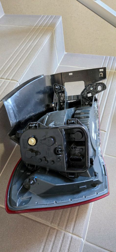 BMW 118d F20 후기형 조수석 후미등 이미지