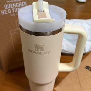 [새상품] 스탠리 퀜처 H2.0 텀블러 887ml 크림 새제품