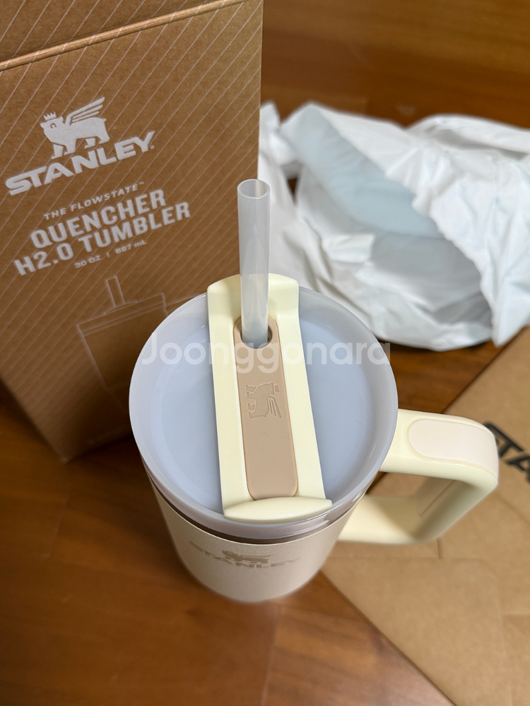 [새상품] 스탠리 퀜처 H2.0 텀블러 887ml 크림 새제품--1