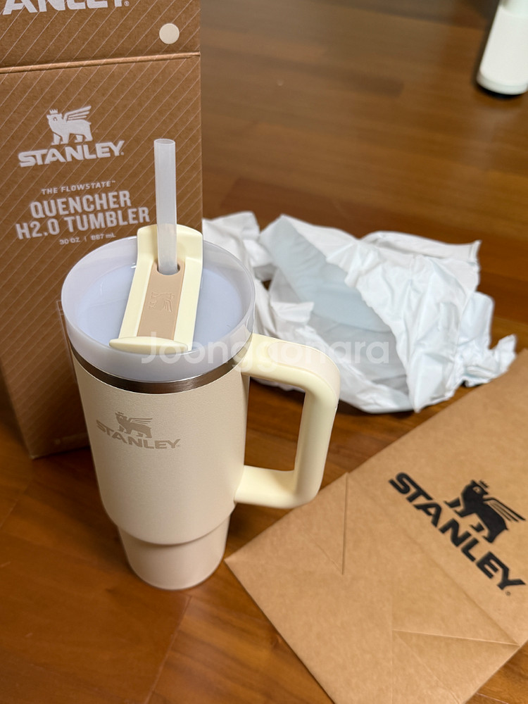 [새상품] 스탠리 퀜처 H2.0 텀블러 887ml 크림 새제품--3