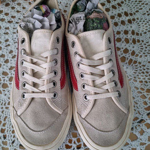 베이지 스니커즈240