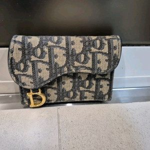 디올 정품 오블리크 새들 카드지갑 팝니다