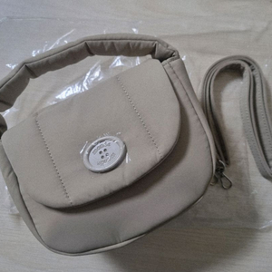 새상품)몽드몽드 패딩백 베이지