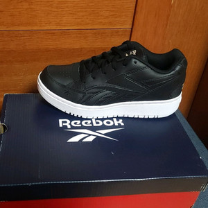 리복 운동화 새상품 천연가죽 230 런닝화 소가죽