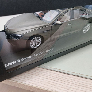 650i BMW 1/18 Paragon