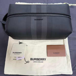 [새상품급.정품] 버버리 체크 파우치 돕키트 가방