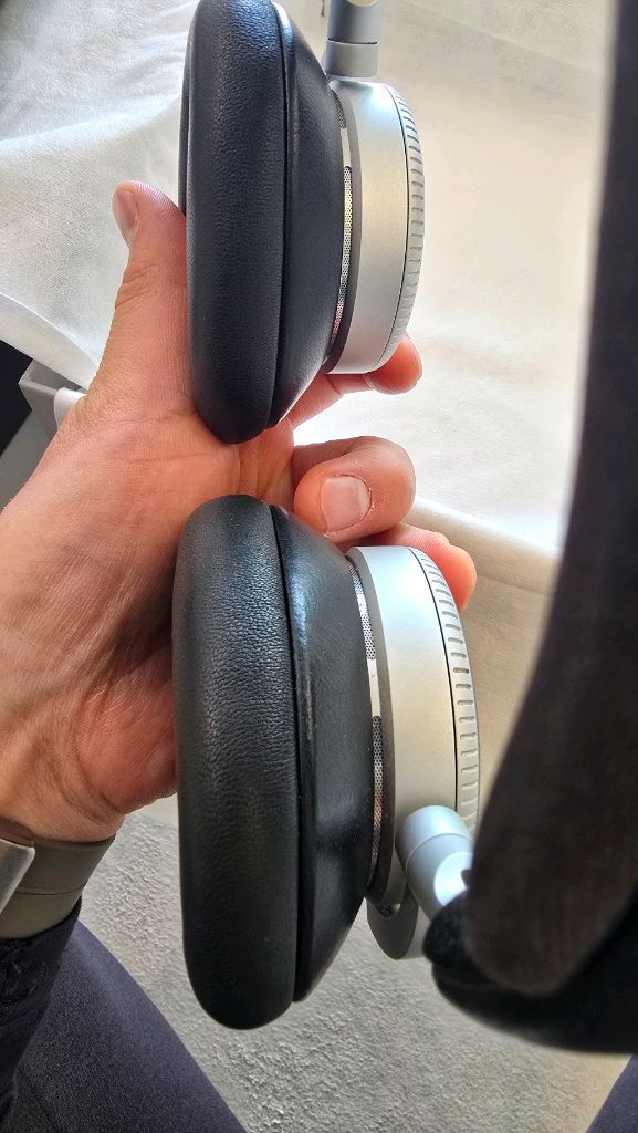 b&o beoplay H100 인피니트블랙 풀박스--5