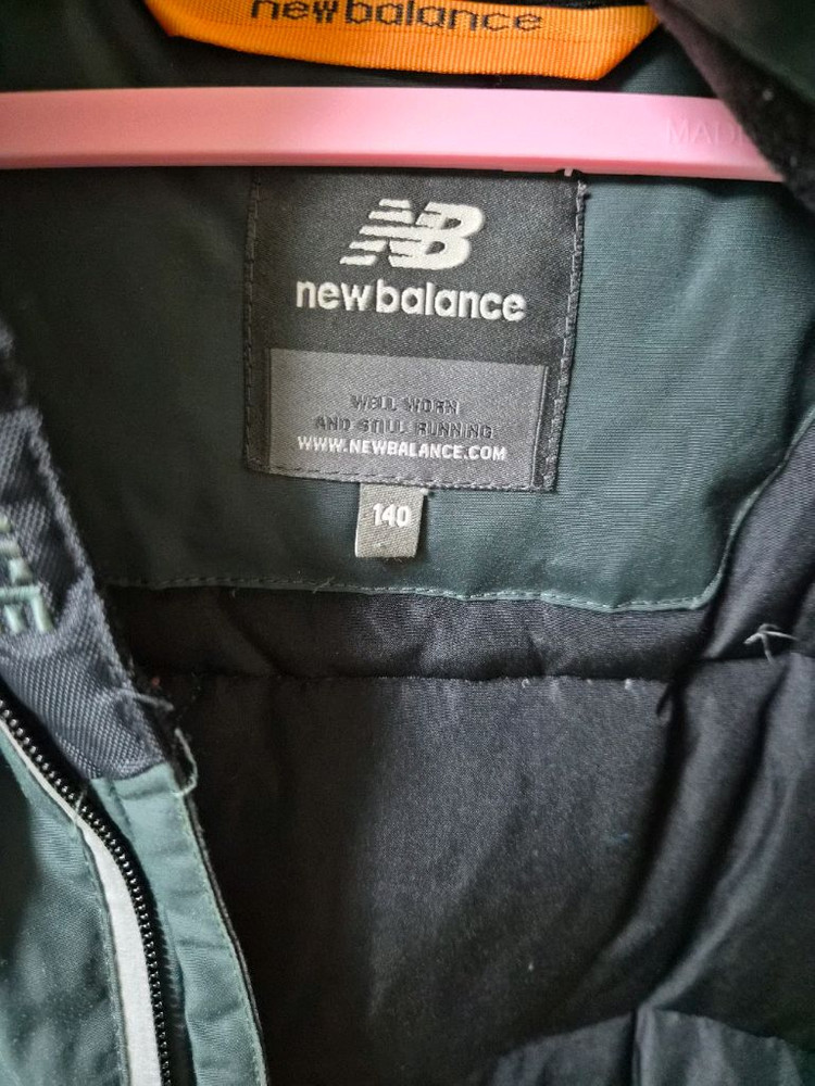 뉴발란스키즈 패딩 140--3