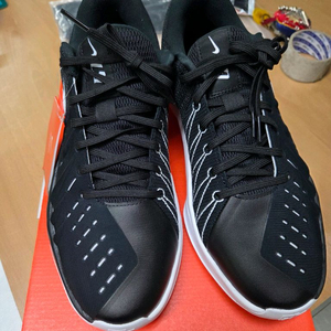 나이키 지티컷 아카데미2 .GT CUT 아카데미2 새상품(285mm)