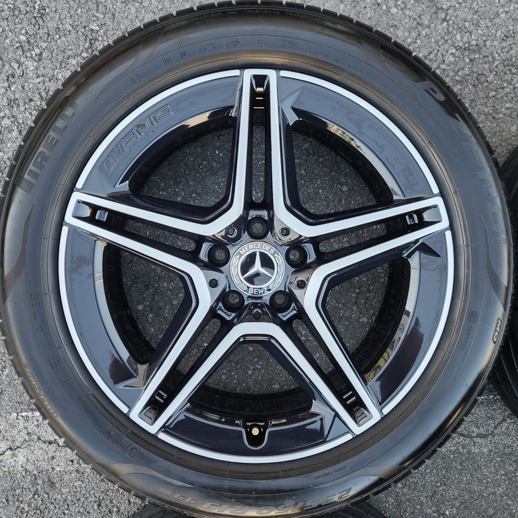 벤츠 GLB X247 19인치 휠타이어 세트 팔아요 235 50 19 이미지