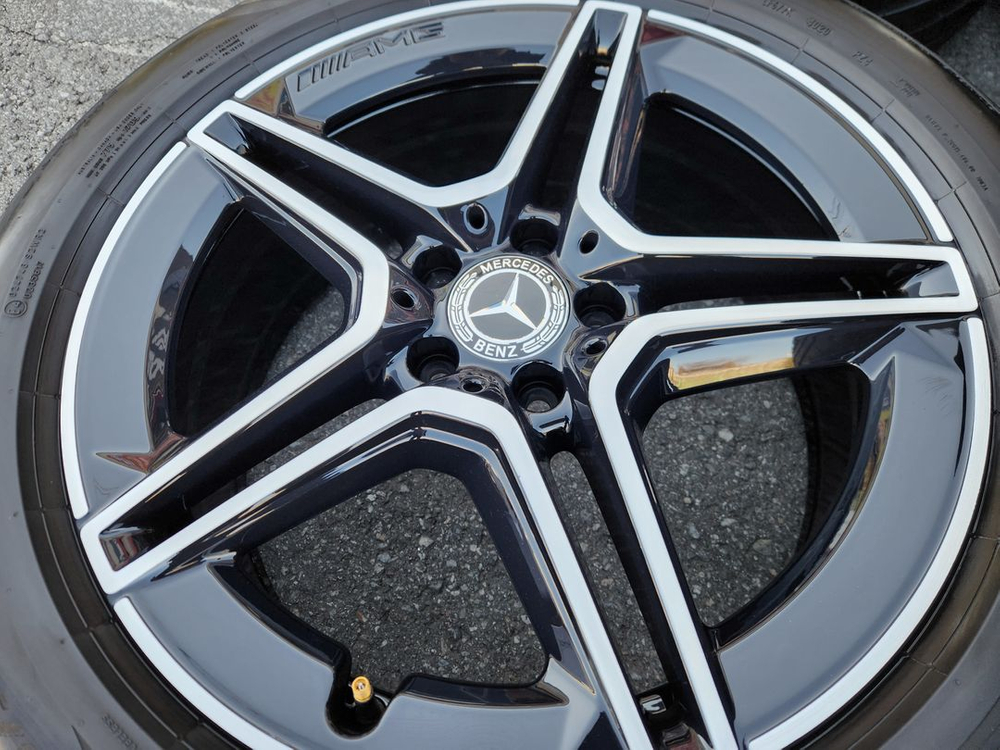 벤츠 GLB X247 19인치 휠타이어 세트 팔아요 235 50 19 이미지