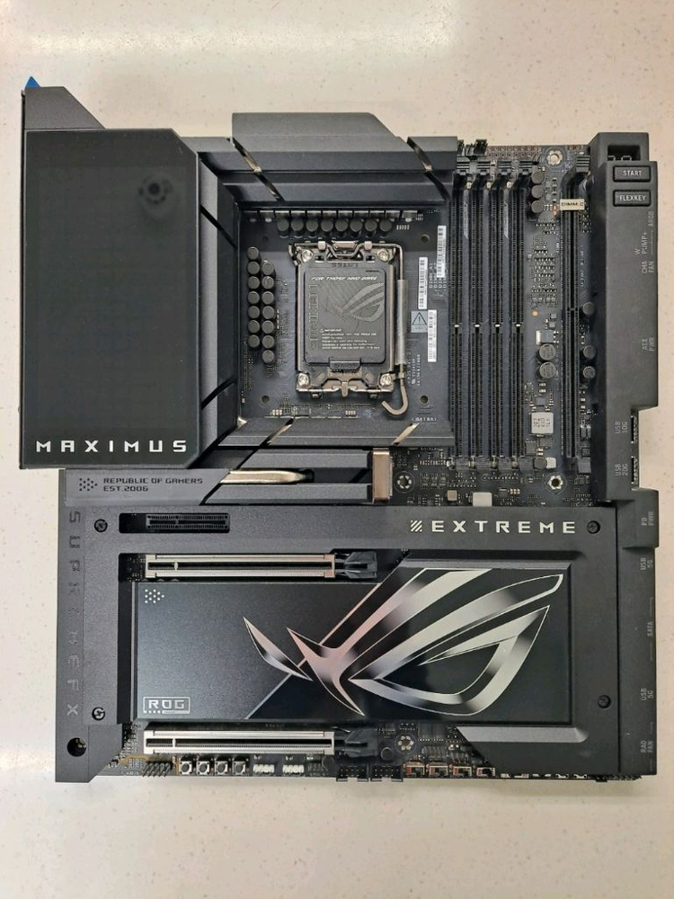 ASUS Maximus Z890 Extreme--2