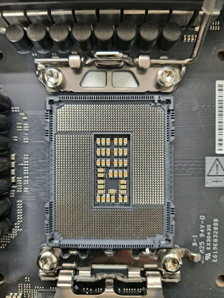 ASUS Maximus Z890 Extreme--4