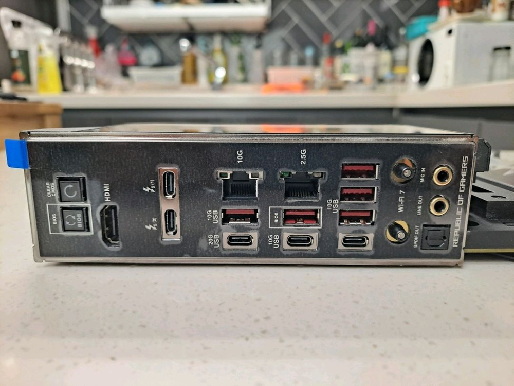 ASUS Maximus Z890 Extreme--5