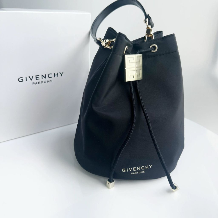 지방시 버킷 스타일 화장품 파우치 블랙--1