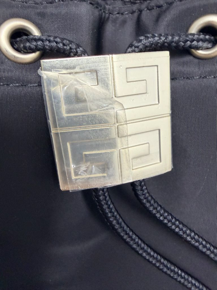 지방시 버킷 스타일 화장품 파우치 블랙--5