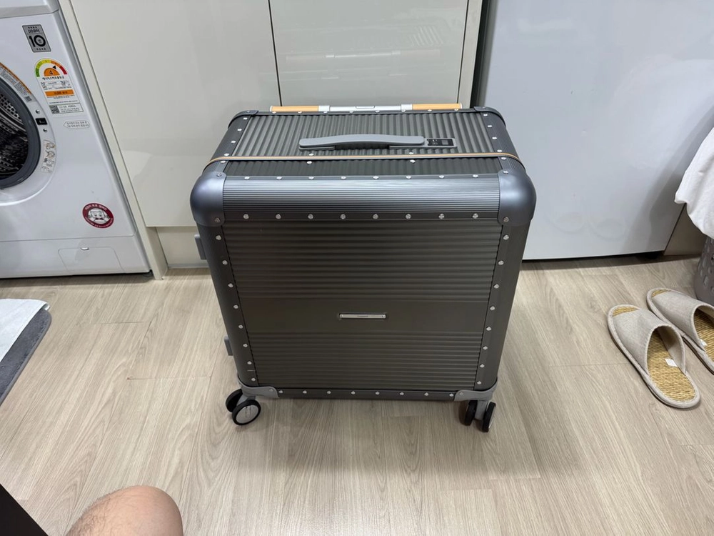 로우로우 알루미늄 캐리어 91L 이미지
