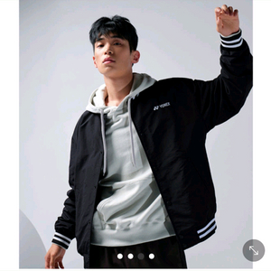 새상품 요넥스 바시티 자켓 팝니다 간지짱
