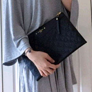 루이비통 앙프렝뜨 클러치백 정품S급(영수증O)구찌프라다디올고야드샤넬셀린느보테가생로랑버버리발렌시아가가방