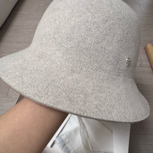 헬렌카민스키 모자 이미지