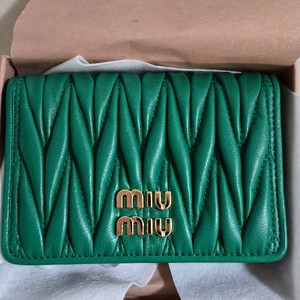 미우미우 퀼팅 카드지갑(새제품)