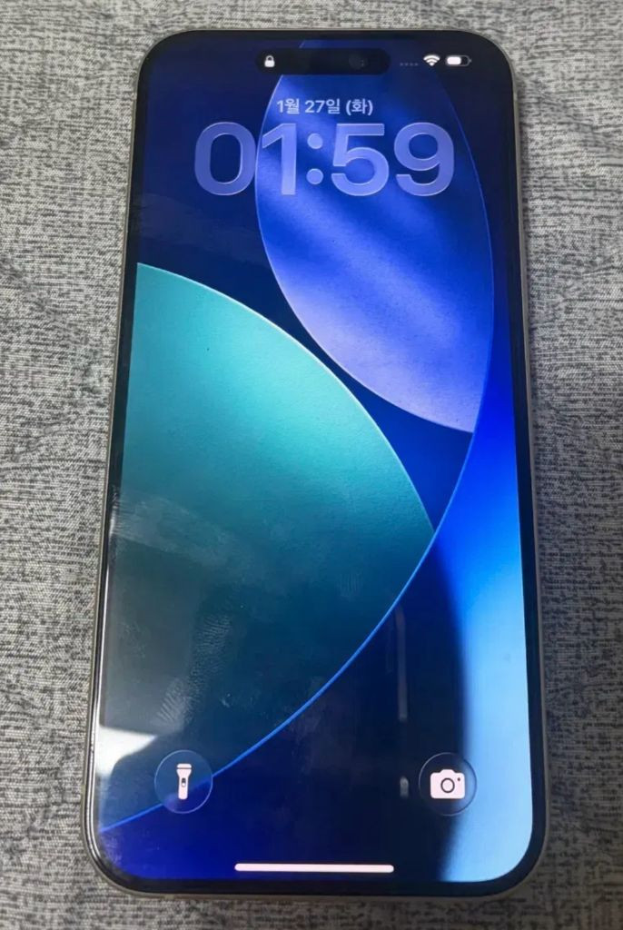 아이폰 15 플러스 옐로루 128기가 그리고 고가 케이스 2개 증정--10